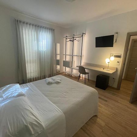 Albergo Perseo Portopalo Di Capo Passero Exteriör bild