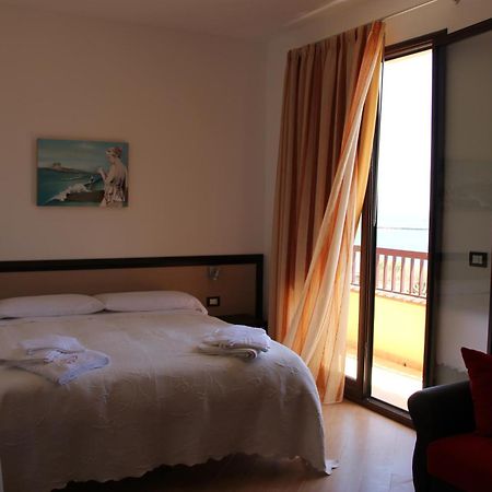 Albergo Perseo Portopalo Di Capo Passero Exteriör bild